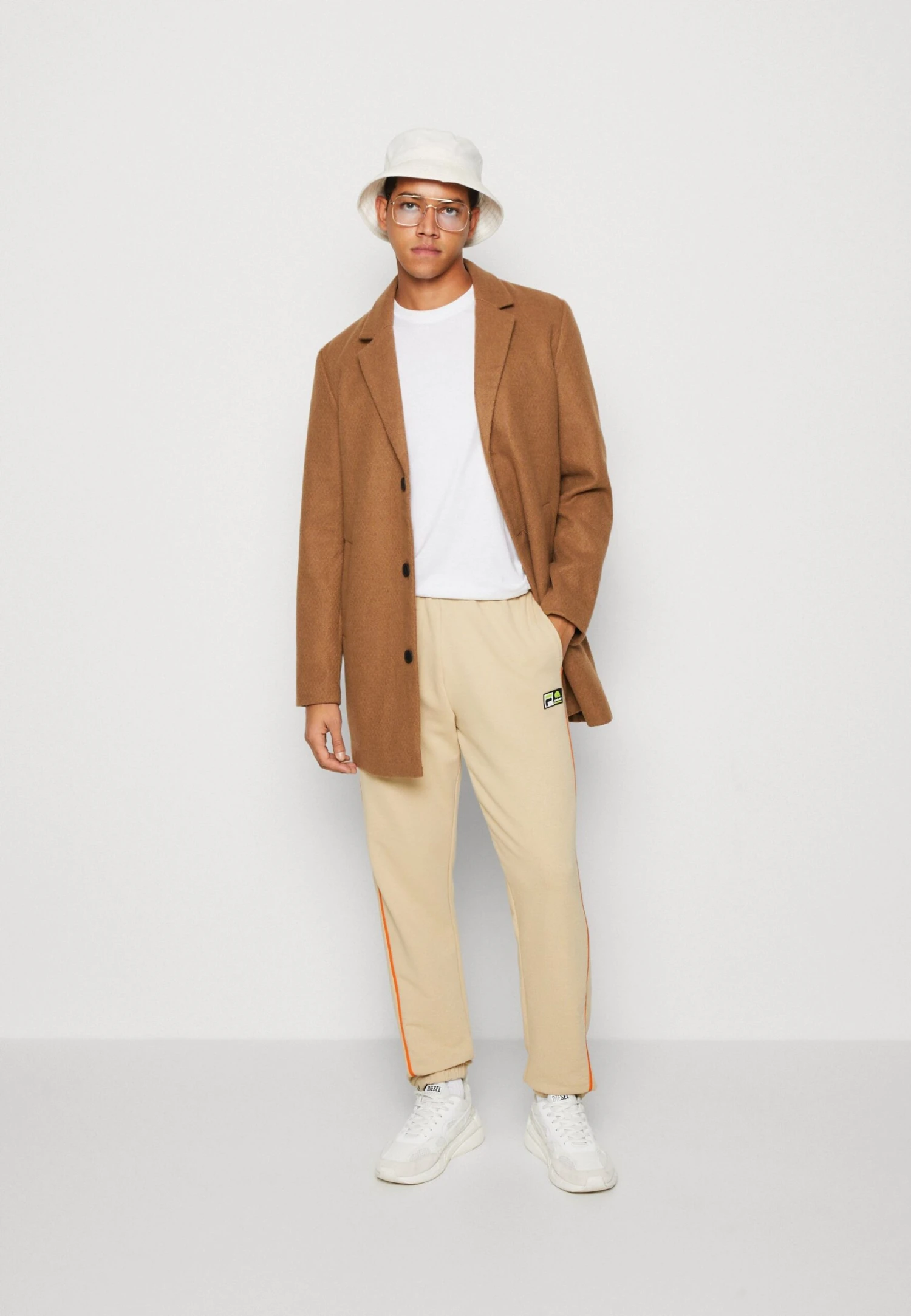 Fila Wide JoggerUnisex - Pantalones Deportivos - Fields Of Rye 2 Fila Wide JoggerUnisex - Pantalones Deportivos - Fields Of Rye - Imagen 2