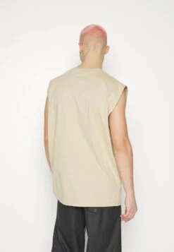 Fila Berne- Camiseta Básica - Fields Of Rye -Fila 1814bc522cd34f8793b208850fe08cfc