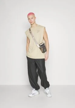 Fila Berne- Camiseta Básica - Fields Of Rye -Fila 19eda4a7e2484c799f7314f8d267832c