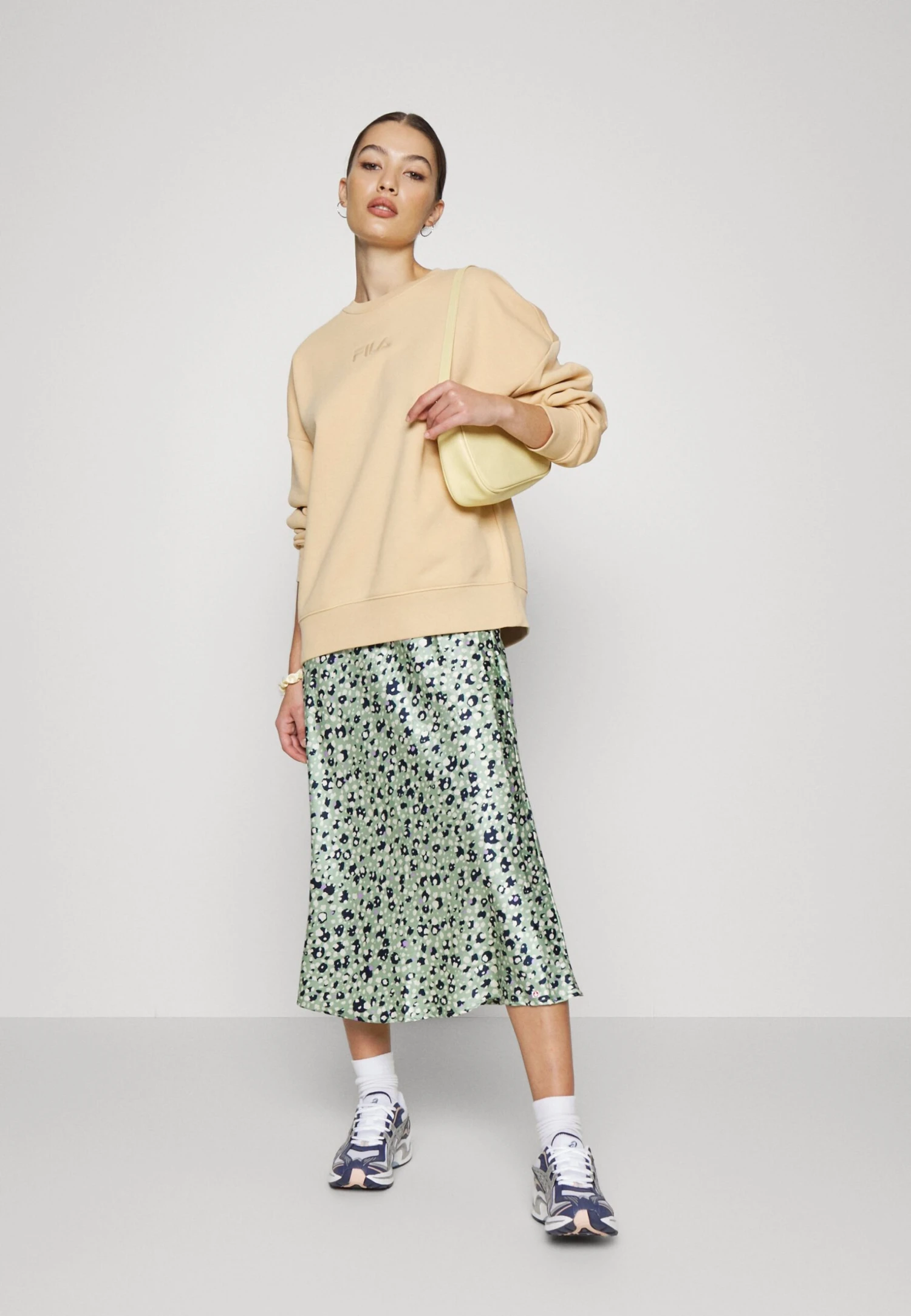 Fila Nessa Crew - Sudadera - Latte 2 Fila Nessa Crew - Sudadera - Latte - Imagen 2