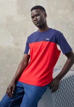 Fila Baunatal Tee - Camiseta Estampada - Black Iris/True Red