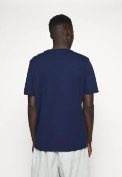 Fila Berling Tee - Camiseta Estampada - Black Iris -Fila 48587a66bb9045858b4cc08f646820a8