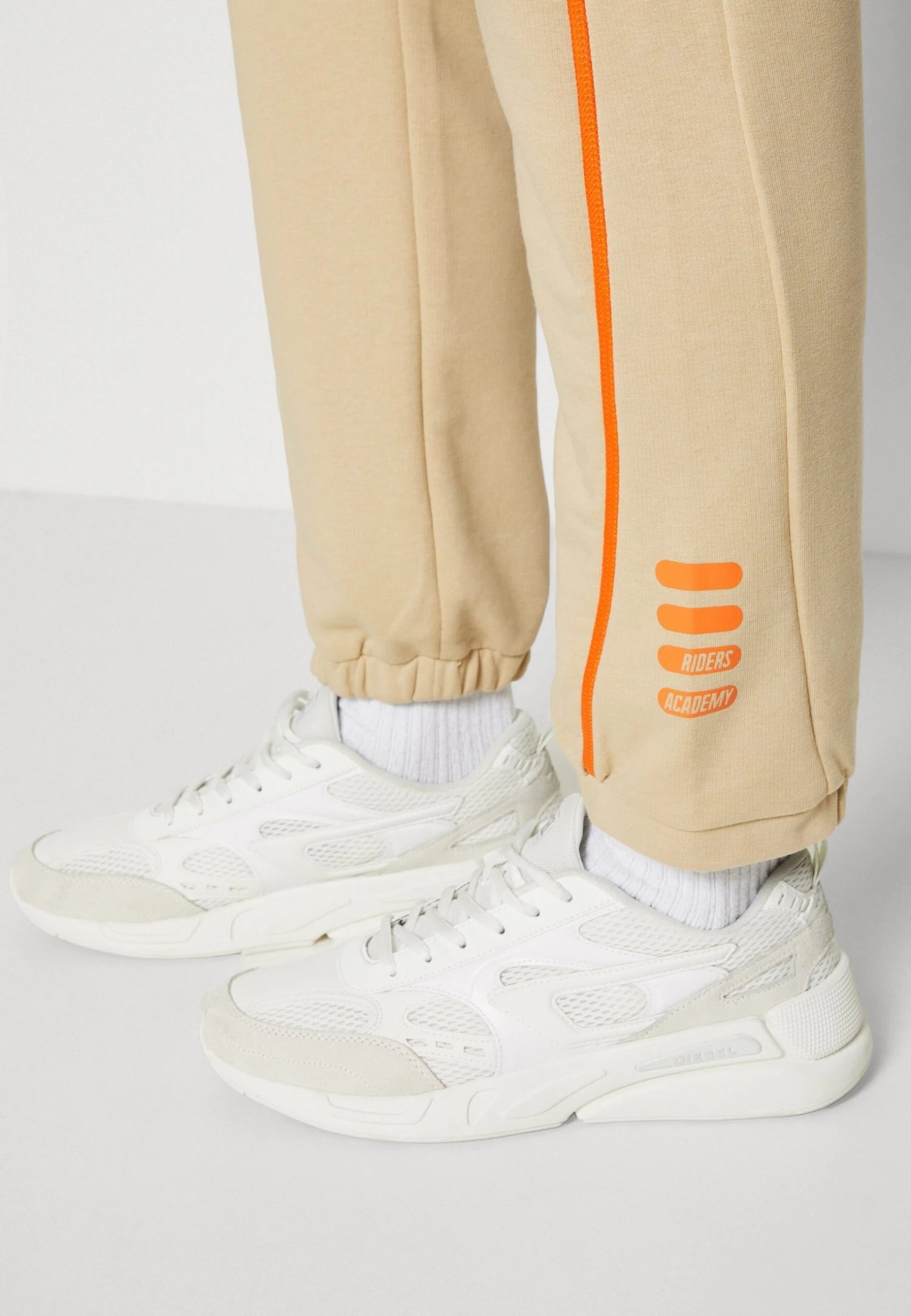 Fila Wide JoggerUnisex - Pantalones Deportivos - Fields Of Rye 4 Fila Wide JoggerUnisex - Pantalones Deportivos - Fields Of Rye - Imagen 4