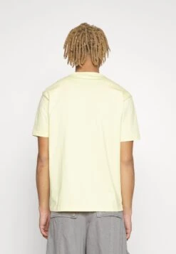 Fila Twistetal Graphic Tee - Camiseta Estampada - Pale Banana -Fila 57765b18fb2b4a70aa2223a0fb309c46