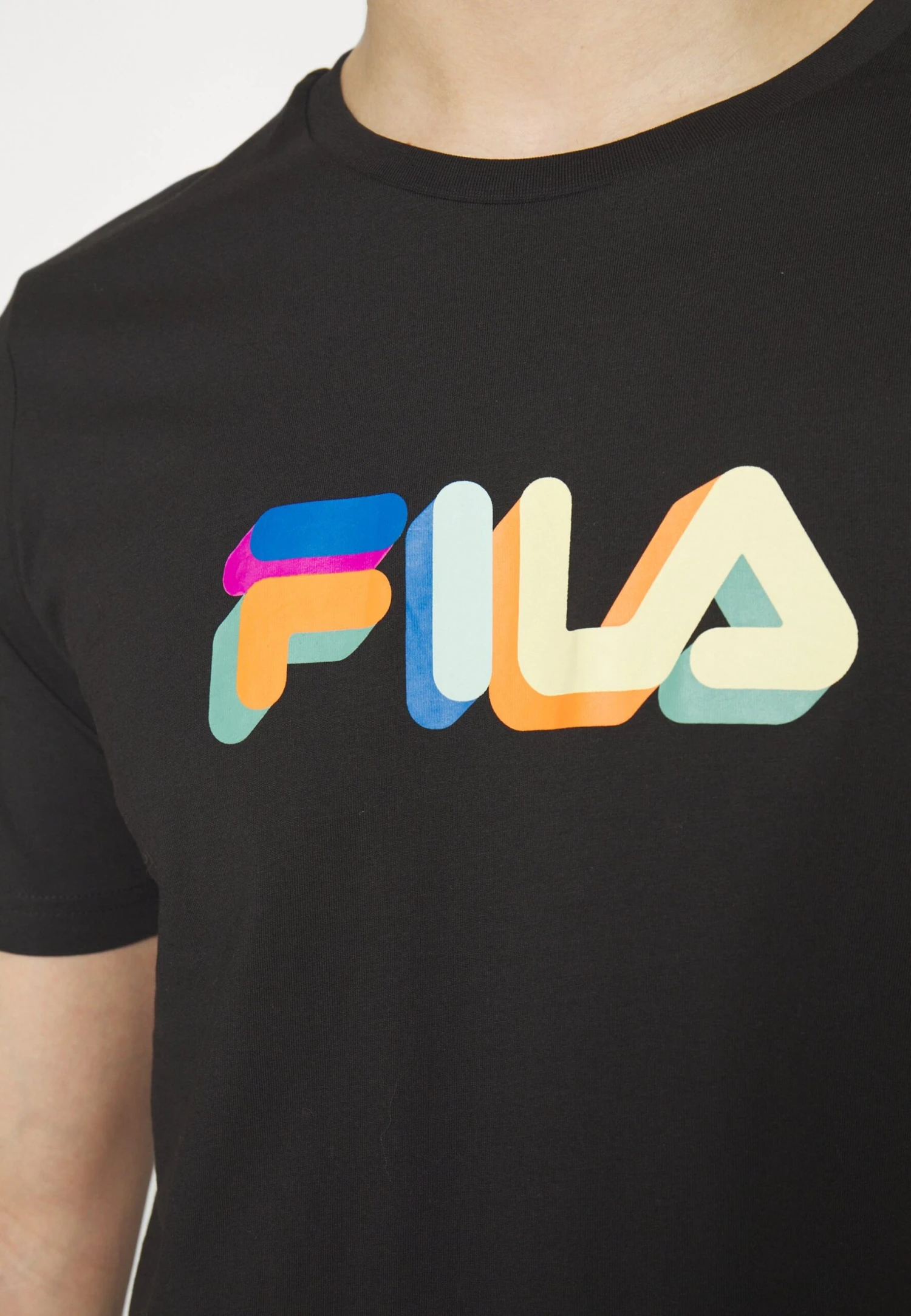 Fila Blunk Regular Graphic Tee - Camiseta Estampada - Black 7 Fila Blunk Regular Graphic Tee - Camiseta Estampada - Black - Imagen 7