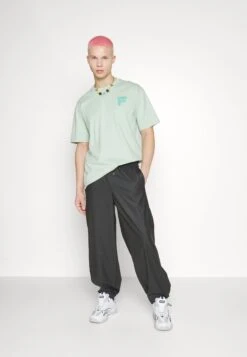 Fila Brovo Oversized Tee - Camiseta Básica - Silt Green 11 Fila Brovo Oversized Tee - Camiseta Básica - Silt Green -Fila 8624bd7b6ac8450bb48298603bf0fa73