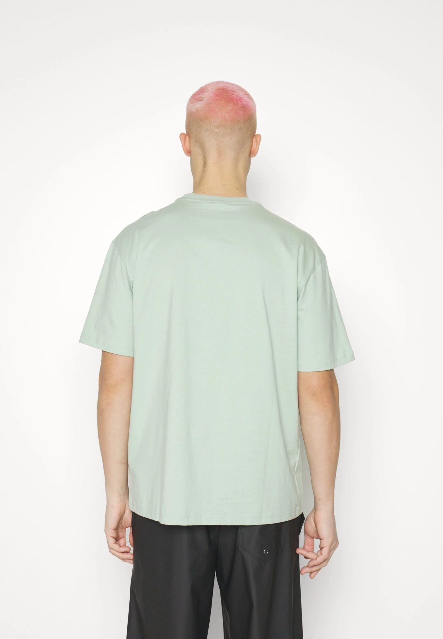 Fila Brovo Oversized Tee - Camiseta Básica - Silt Green 4 Fila Brovo Oversized Tee - Camiseta Básica - Silt Green - Imagen 4