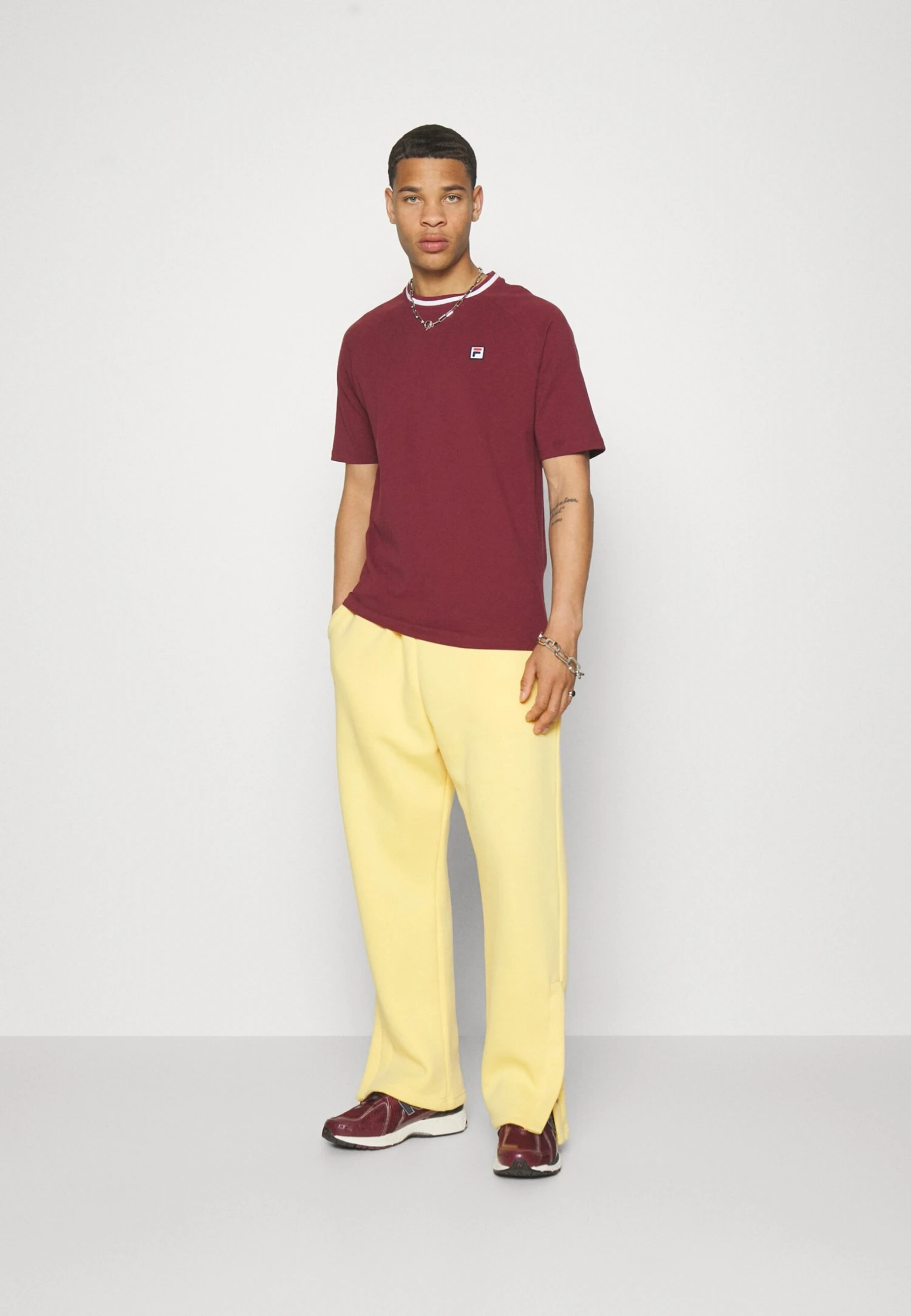 Fila Biloxi Tee Unisex - Camiseta Básica - Tawny Port 2 Fila Biloxi Tee Unisex - Camiseta Básica - Tawny Port - Imagen 2