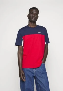 Fila Baunatal Tee - Camiseta Estampada - Black Iris/True Red -Fila 94883e5f38324d9d9a9bb4e31fa69c82