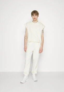 Fila Chipude Oversized Pants - Pantalones Deportivos - Antique White 11 Fila Chipude Oversized Pants - Pantalones Deportivos - Antique White -Fila 9750f9fa63524905af0defeaeba5d801