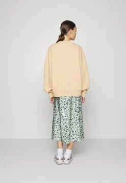 Fila Nessa Crew - Sudadera - Latte 8 Fila Nessa Crew - Sudadera - Latte -Fila 9a8df1c82d7d433caa696daac9287432