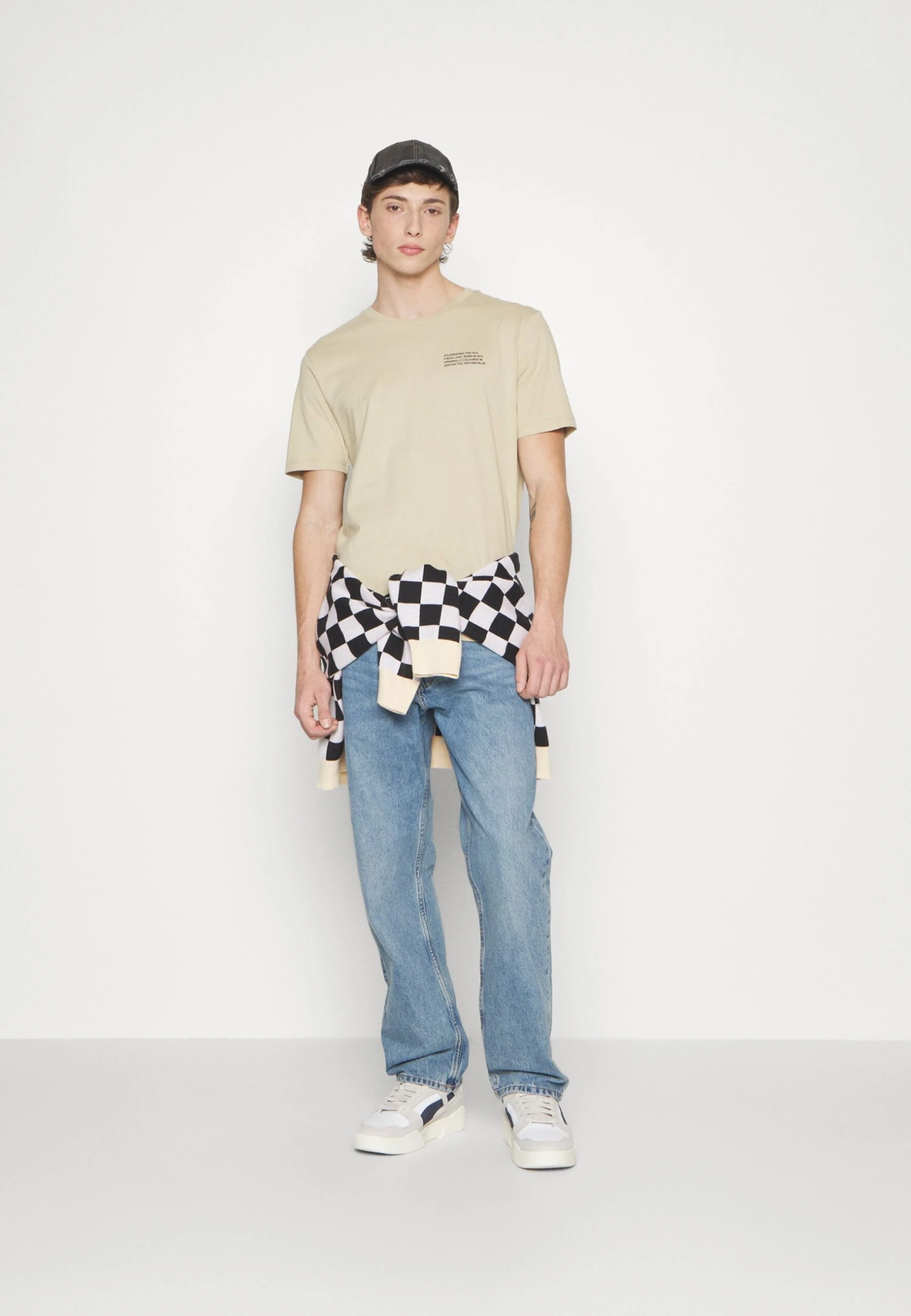 Fila Borne Regular Graphic Tee - Camiseta Estampada - Fields Of Rye 5 Fila Borne Regular Graphic Tee - Camiseta Estampada - Fields Of Rye - Imagen 5