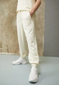 Fila Chipude Oversized Pants - Pantalones Deportivos - Antique White