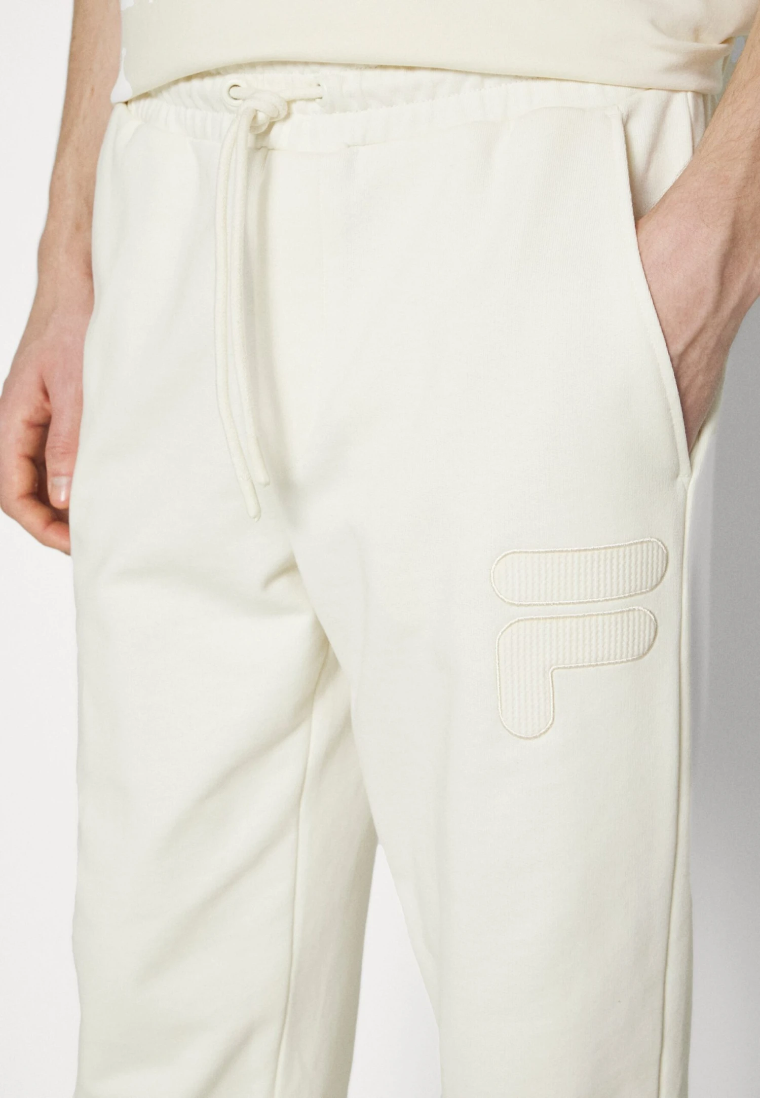Fila Chipude Oversized Pants - Pantalones Deportivos - Antique White 7 Fila Chipude Oversized Pants - Pantalones Deportivos - Antique White - Imagen 7