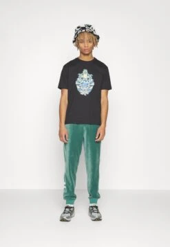 Fila Twistetal Graphic Tee - Camiseta Estampada - Black -Fila eb09bd083757465cad10e7310bad3fe8