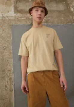 Fila Brovo Oversized Tee - Camiseta Básica - Fields Of Rye