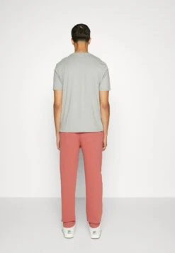 Fila Braives Pants - Pantalones Deportivos - Marsala 10 Fila Braives Pants - Pantalones Deportivos - Marsala -Fila ef3f7c3f63aa4ef0a8ce10bb9ac7b3eb